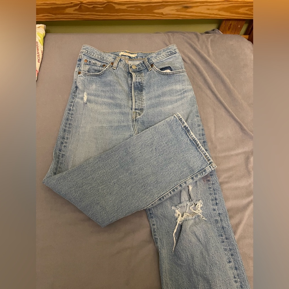 Levi’s cheeky straight light wash sz 27 jeans